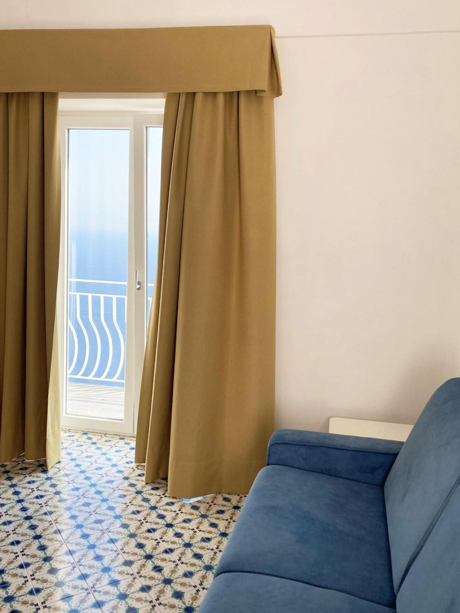 Le More Di Praiano Luaran gambar