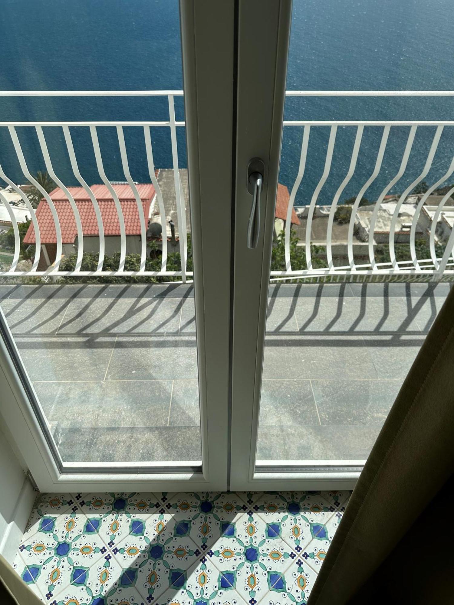 Le More Di Praiano Luaran gambar