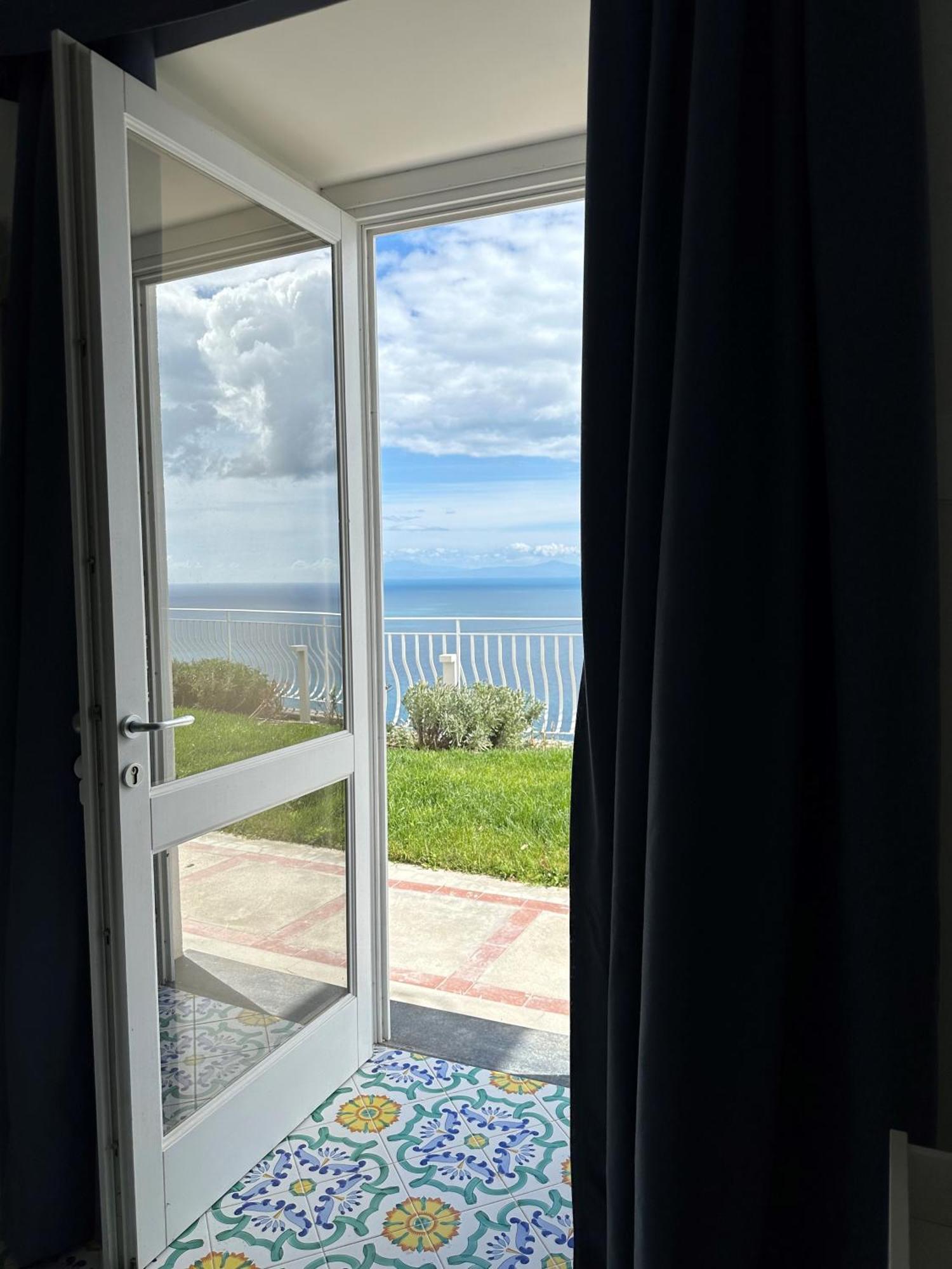 Le More Di Praiano Luaran gambar