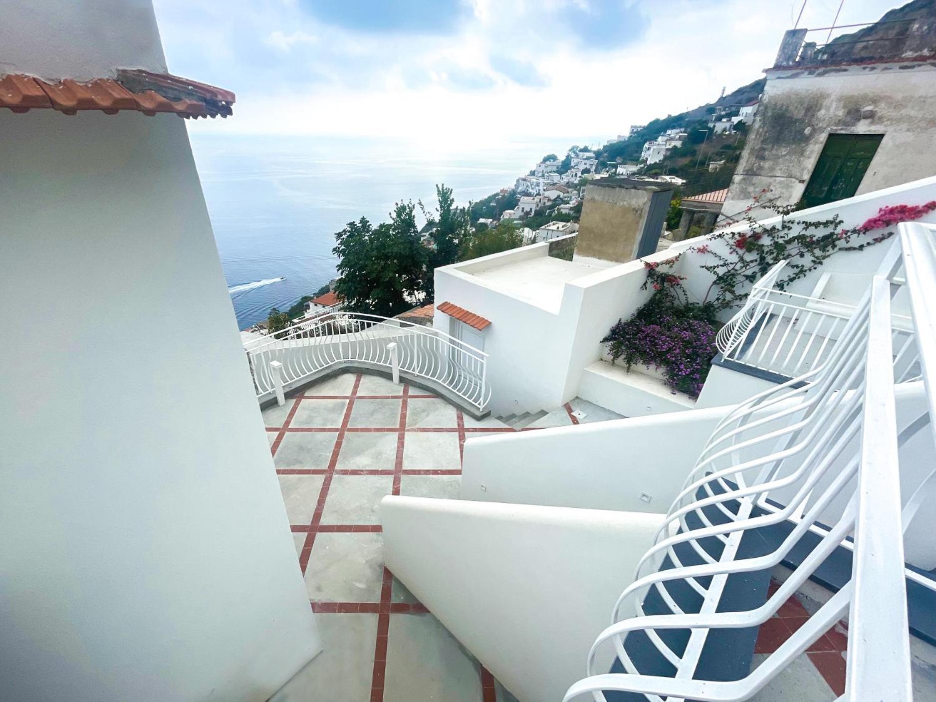 Le More Di Praiano Luaran gambar